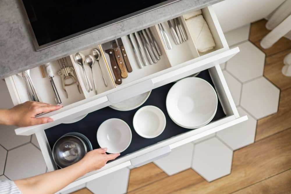 como organizar una cocina pequeña cajones